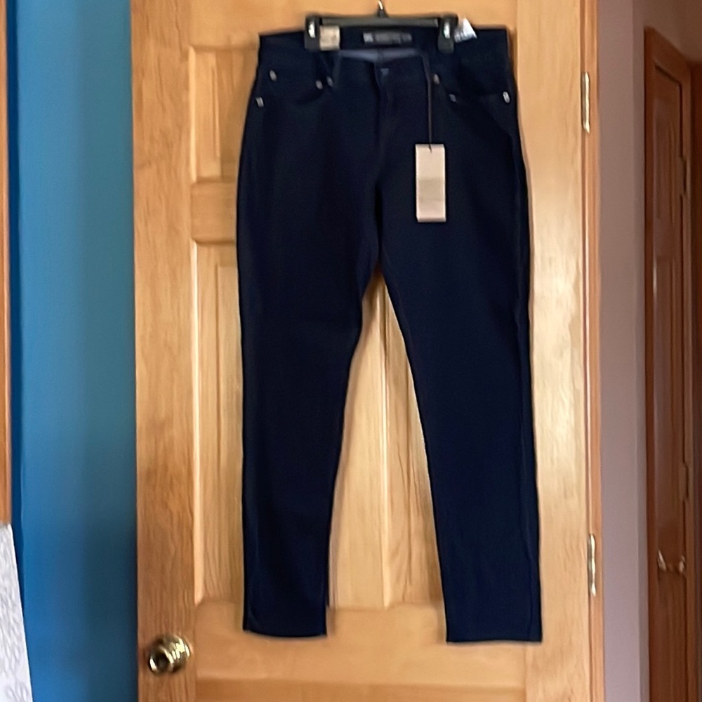 Levi’s curved mid rise skinny jean